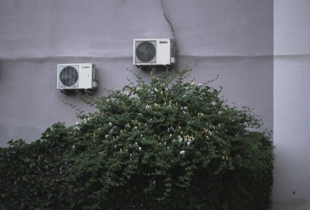 ac units outside of a building